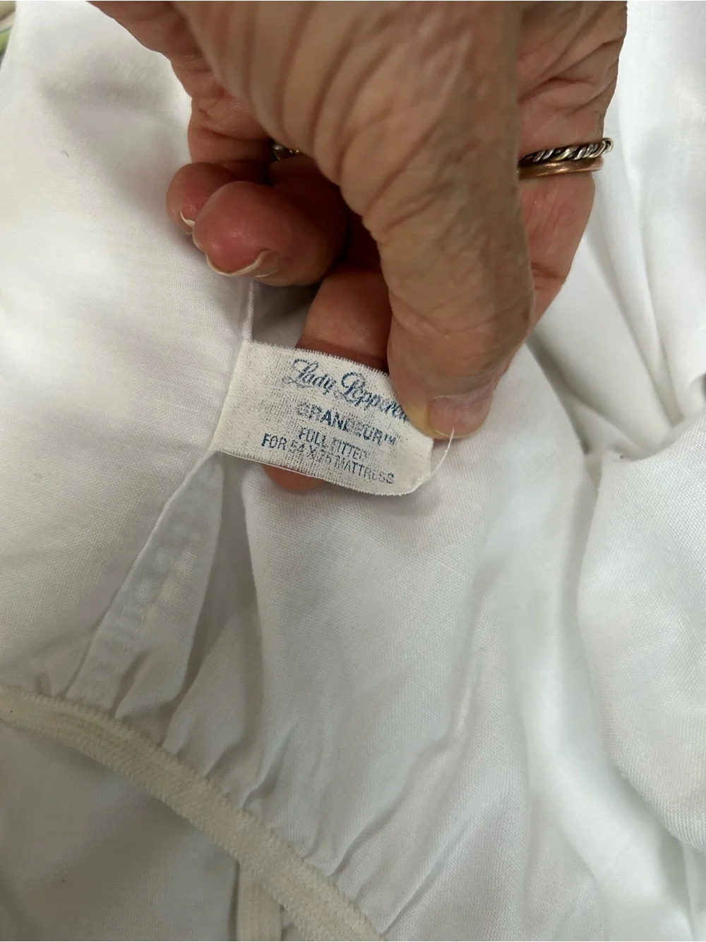 Lady Pepperell White Cotton Fitted Sheet. Full. Bottom only. No stains, tears.